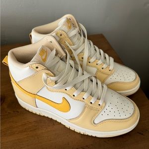 Women’s Nike Dunk Retro High 7.5